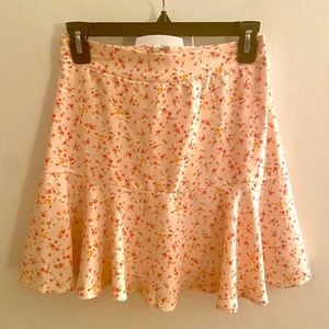 NWOT - Francesca’s Mi Ami - Mini Skirt. Floral pattern